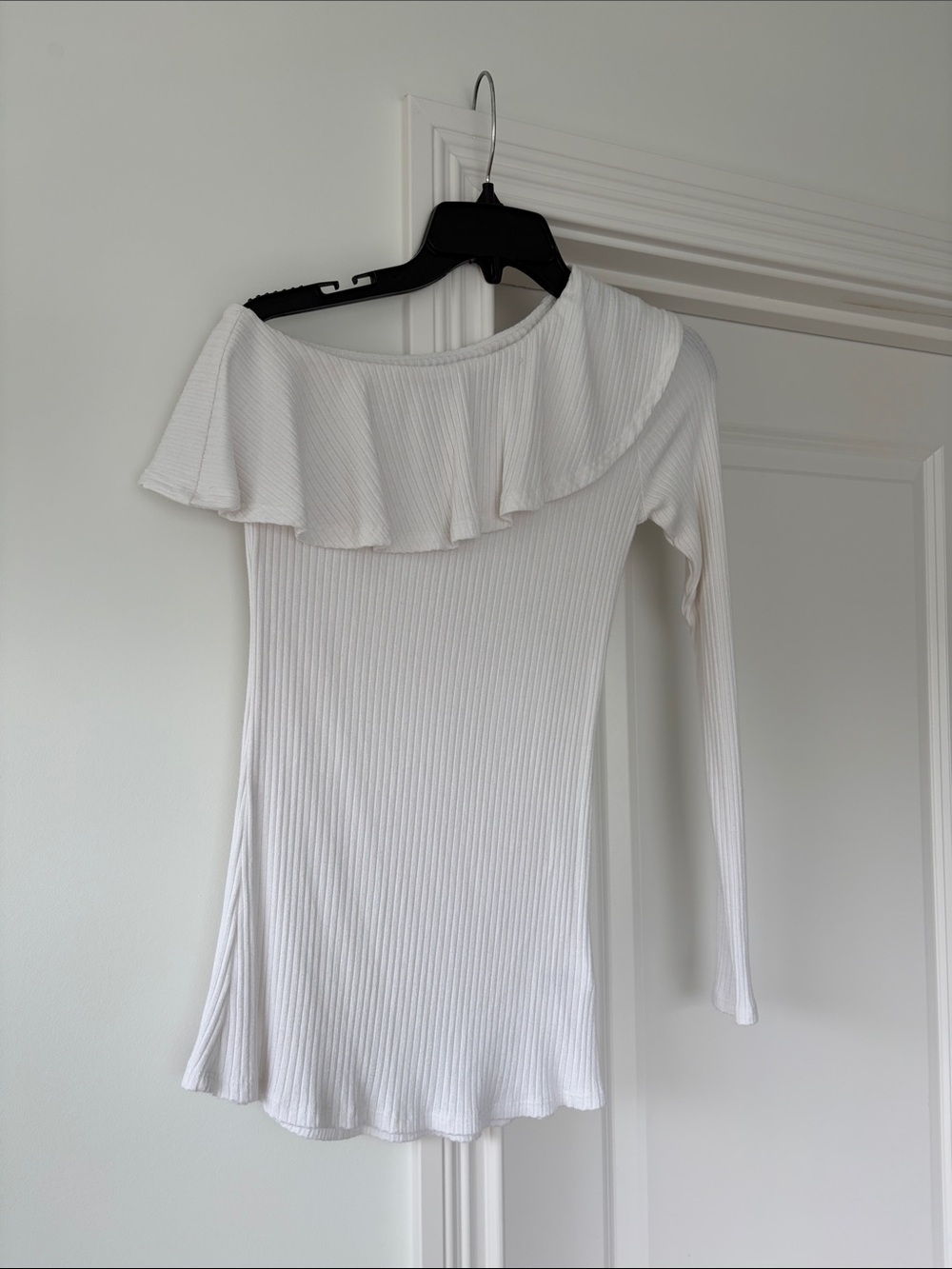 Michael Lauren White Ribbed One-Shoulder Top